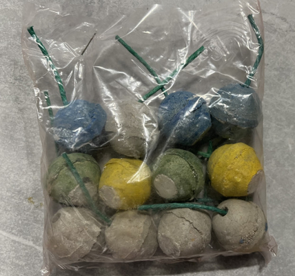 Buen precio Coloridos fuegos artificiales de bolas de humo Bombas de humo gigantes Azul Amarillo Verde Blanco Color en línea