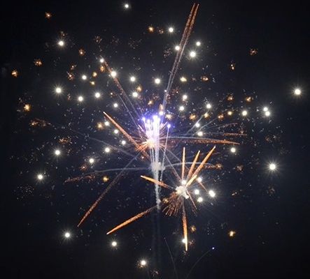 Bom preço China Liuyang Bolo Fogo de artifício 100 tiros Bolo 1,2 polegada Para a celebração do festival on-line