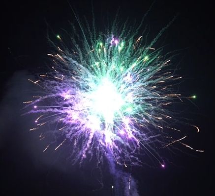 Good price Customized Outdoor Cake Pyro Fireworks 100 Shots 1.2 Inch Spark Effect online