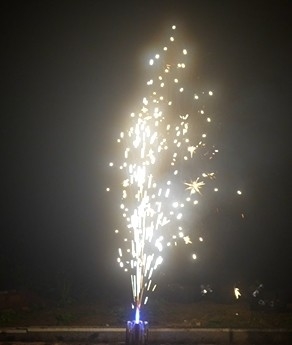 Bom preço 22 Tiros Fonte de consumo Fogos de artifício 10/1 Embalagem 234g Para celebração de casamento on-line