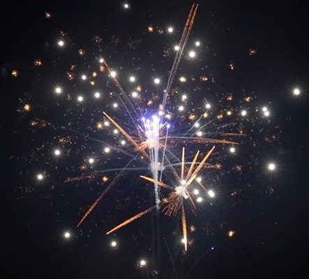 Giá tốt. Trung Quốc Liuyang Cake Fireworks 100 Shots Cake 1.2 Inch Cho Lễ kỷ niệm trực tuyến