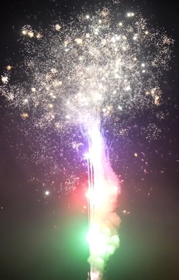Buon prezzo Holiday Acceleration Torta al consumo fuochi d'artificio 100 colpi 30x36x225 in linea