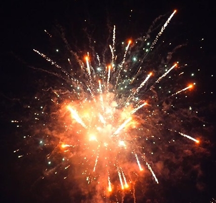 Buen precio Celebración Torta de consumo Fuegos artificiales de varios disparos Torta de fuegos artificiales forma Liuyang en línea