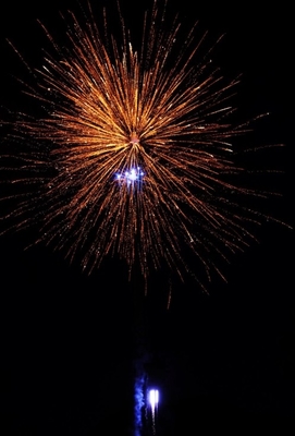 Buon prezzo Liuyang Fuoristrada torta fuochi d'artificio 100 colpi 1,2 pollici per la celebrazione di Natale e Capodanno in linea