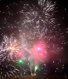 Buon prezzo Colori di Liuyang Fontana cinese fuochi d'artificio Forma di anguria 4 colpi in linea